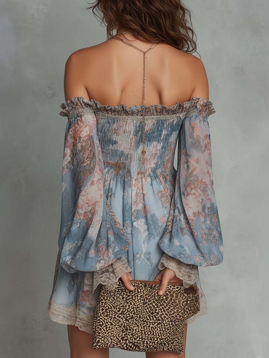 Gunvor | Rynket minikjole i chiffon med bare skuldre og romantiske blomster