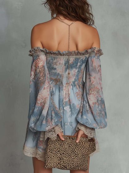 Gunvor | Rynket minikjole i chiffon med bare skuldre og romantiske blomster