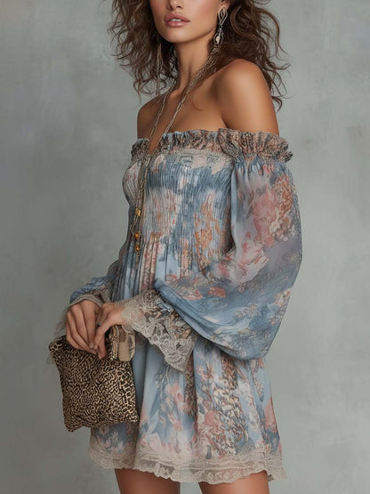 Gunvor | Rynket minikjole i chiffon med bare skuldre og romantiske blomster