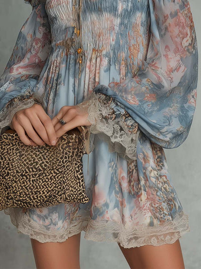 Gunvor | Rynket minikjole i chiffon med bare skuldre og romantiske blomster
