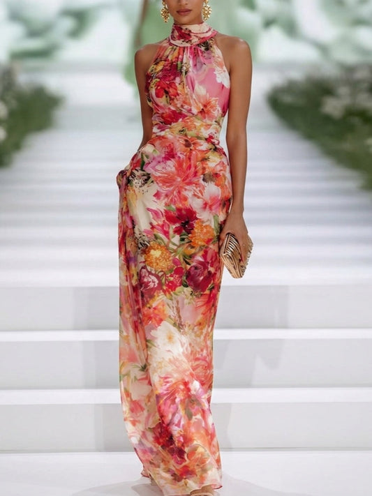 Tine | Maxikjole i rød chiffon med halterneck og blomsterprint