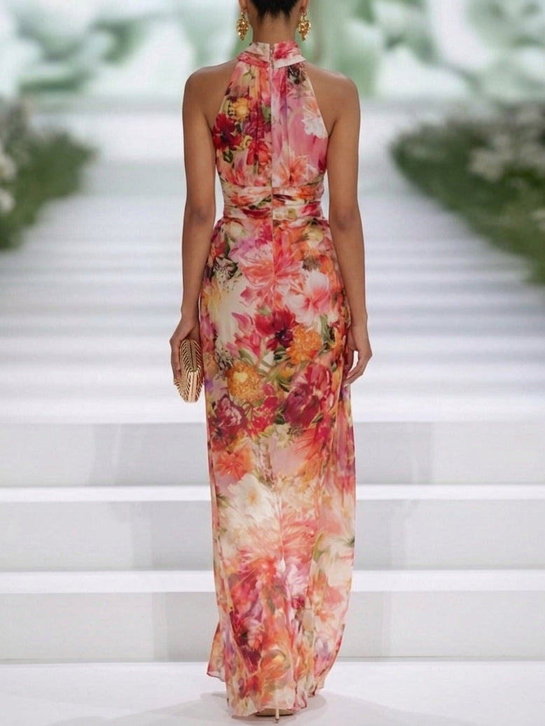 Tine | Maxikjole i rød chiffon med halterneck og blomsterprint