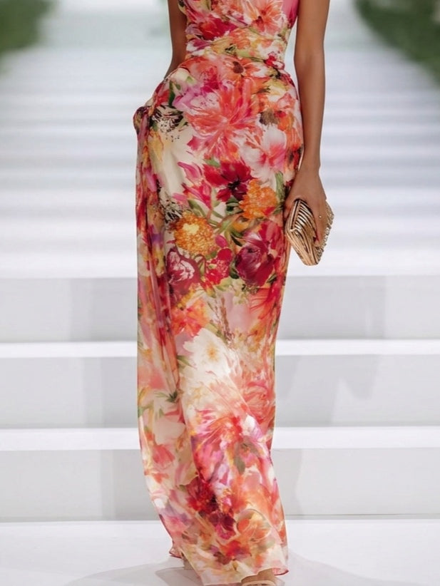 Tine | Maxikjole i rød chiffon med halterneck og blomsterprint