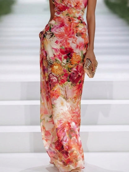 Tine | Maxikjole i rød chiffon med halterneck og blomsterprint