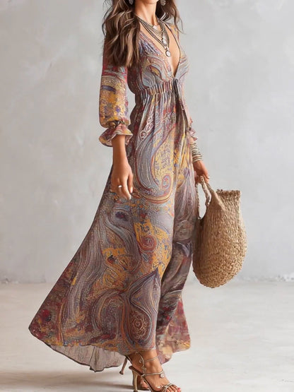 Olivia | Maxikjole i chiffon med paisleyprint og V-udskæring