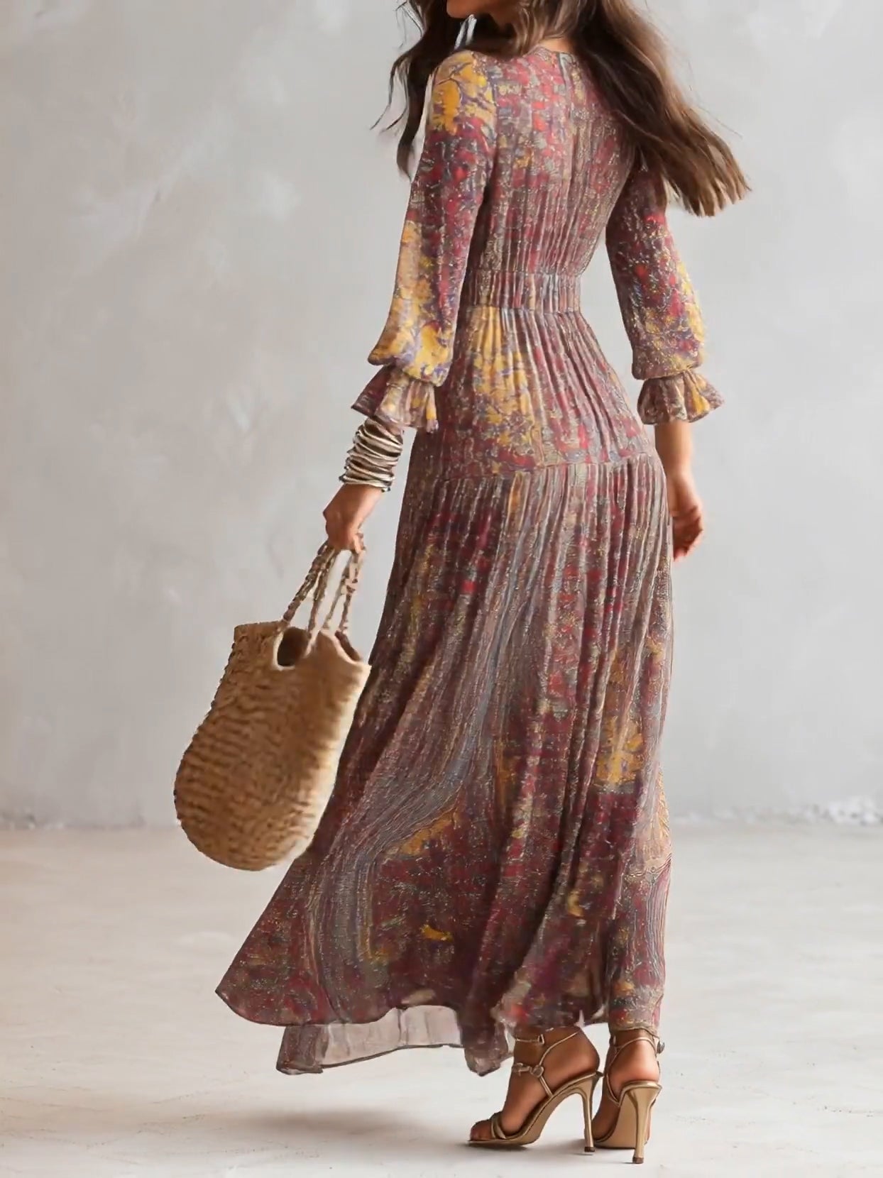 Olivia | Maxikjole i chiffon med paisleyprint og V-udskæring