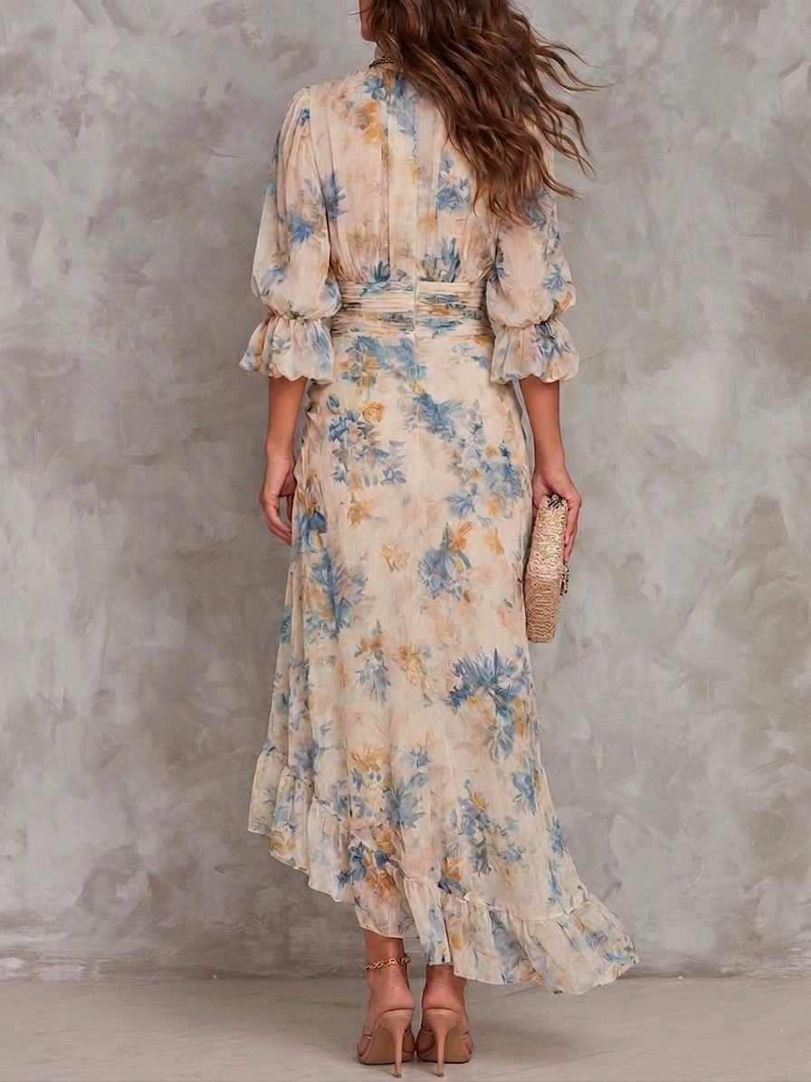 Inge | Uregelmæssig maxikjole i chiffon med blomsterprint og høj hals