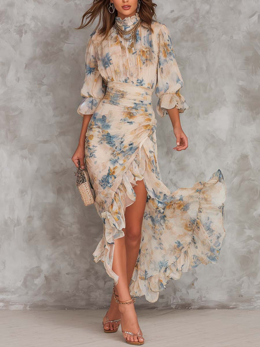 Inge | Uregelmæssig maxikjole i chiffon med blomsterprint og høj hals
